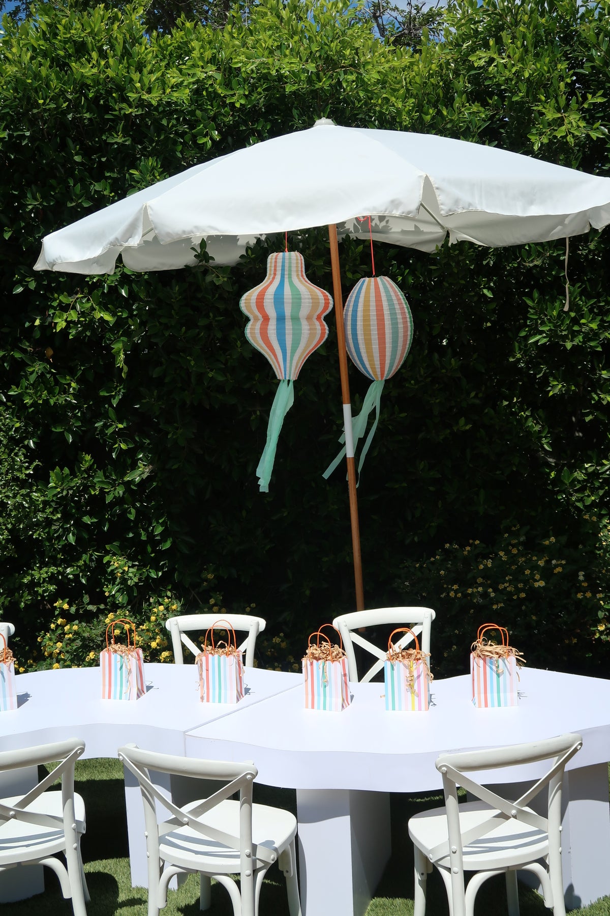 Serpentine kids dining set at an outdoor party