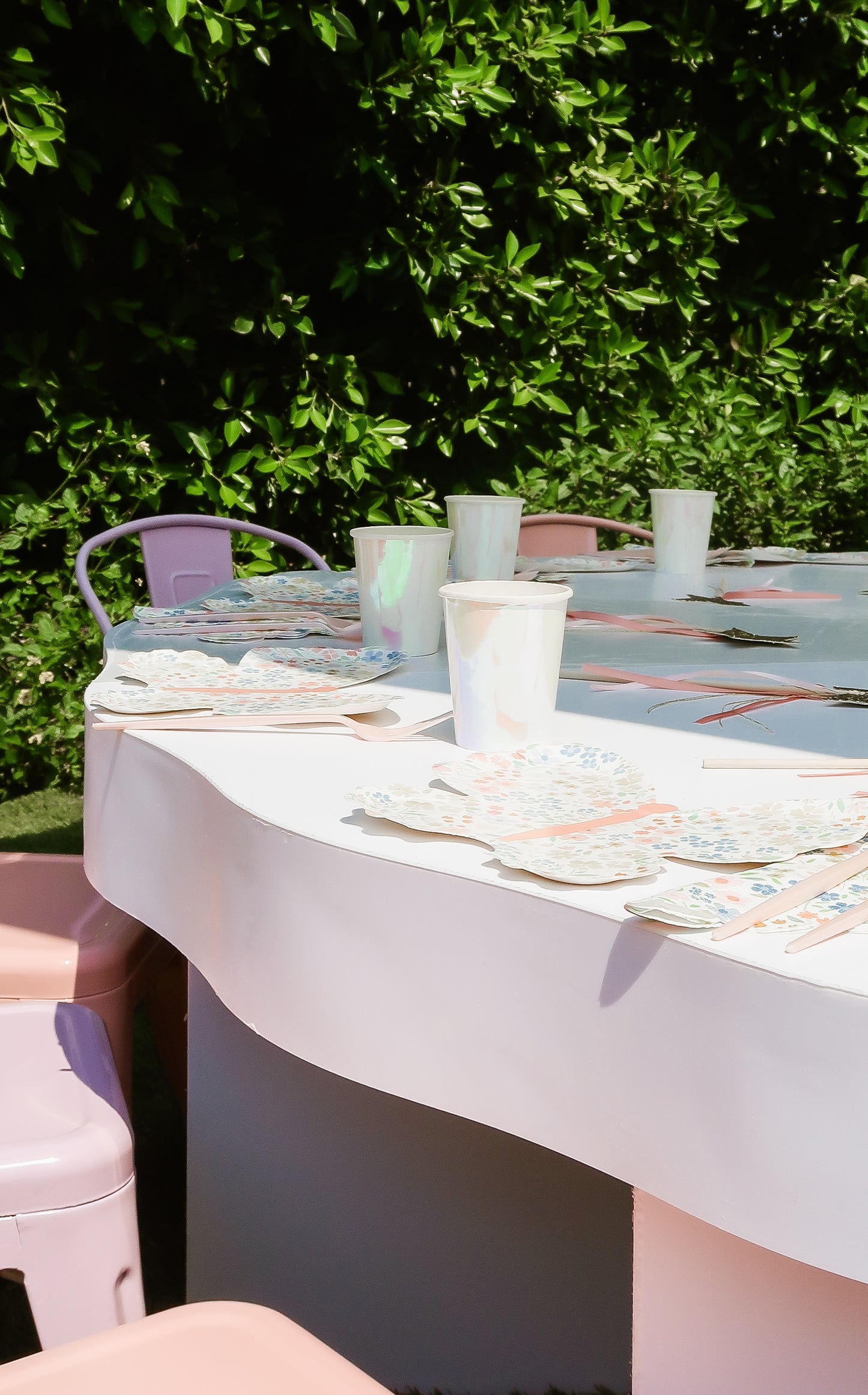 Scalloped Kids Round Table -NEW!