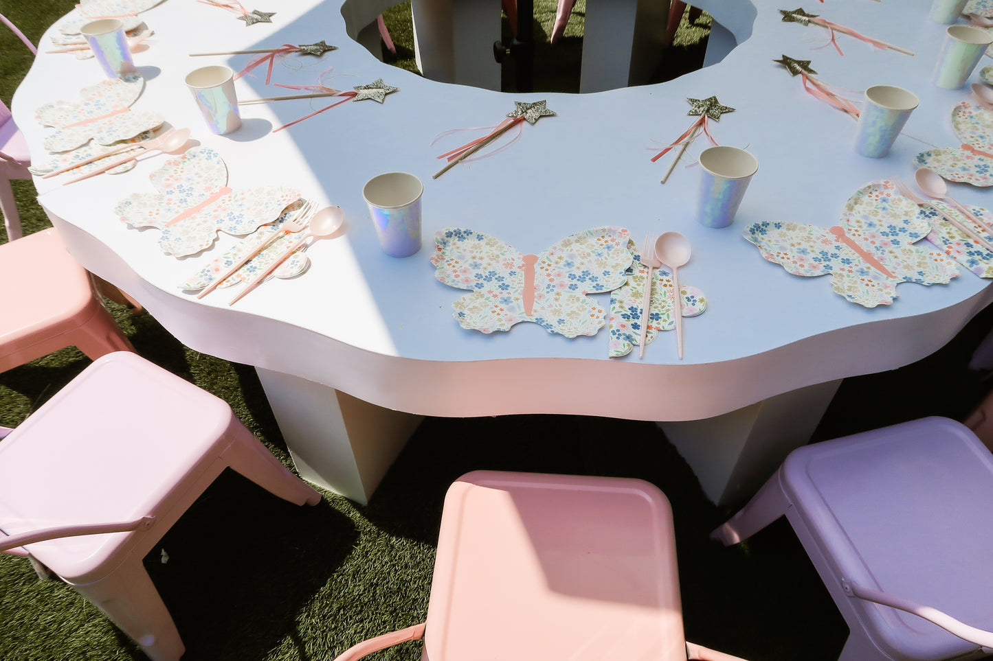 Scalloped Kids Round Table -NEW!