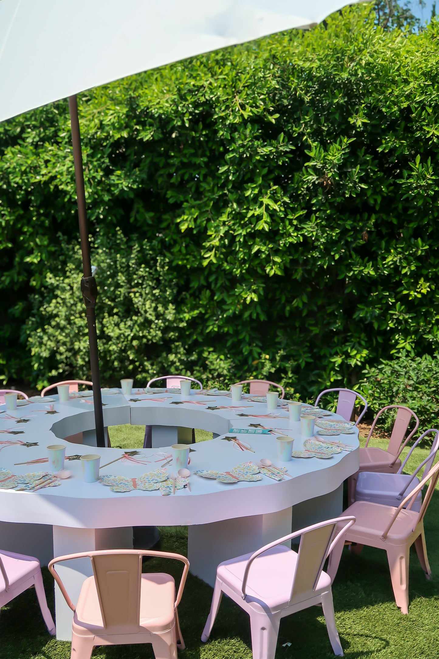 Scalloped Kids Round Table -NEW!