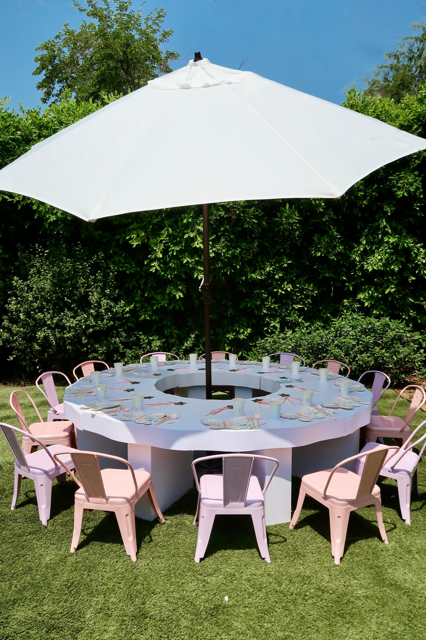 Scalloped Kids Round Table -NEW!
