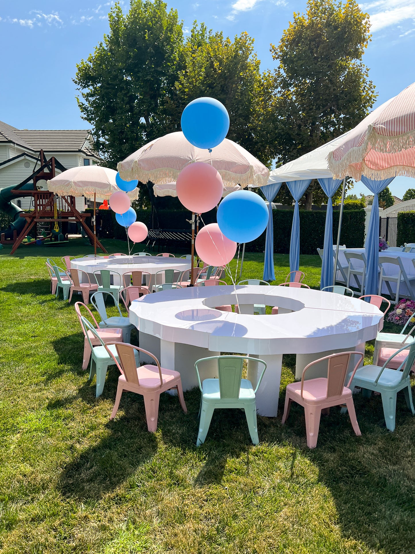Scalloped Kids Round Table -