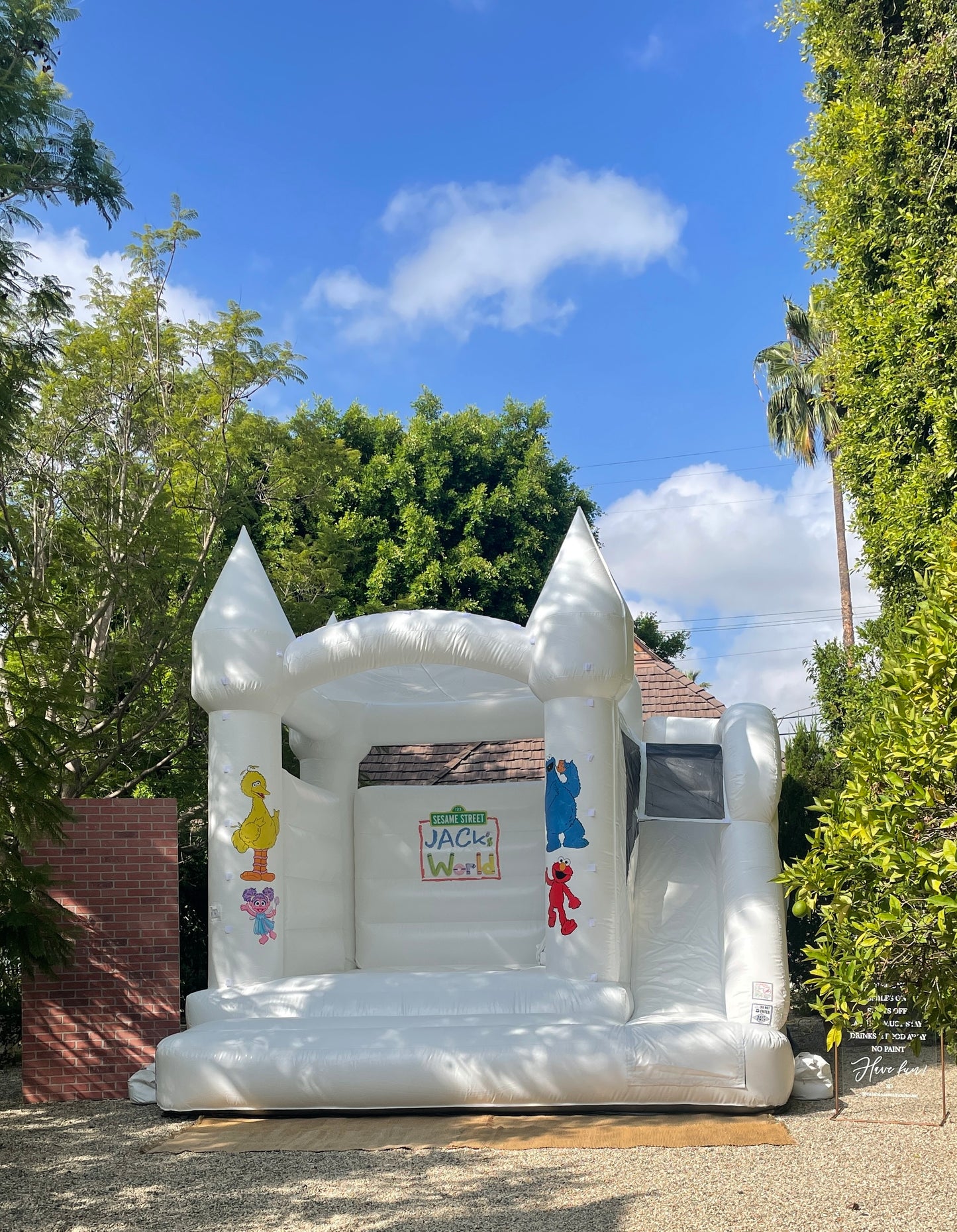 Calabasas Bounce House, party rental, White Bounce House Los Angeles, White Bounce House ventura county, party rental los angeles, party rental ventura county, bounce house calabasas, kids party los angeles, kids party los angeles, calabasas party rentals, Malibu bounce house, malibu party rentals, malibu kids party