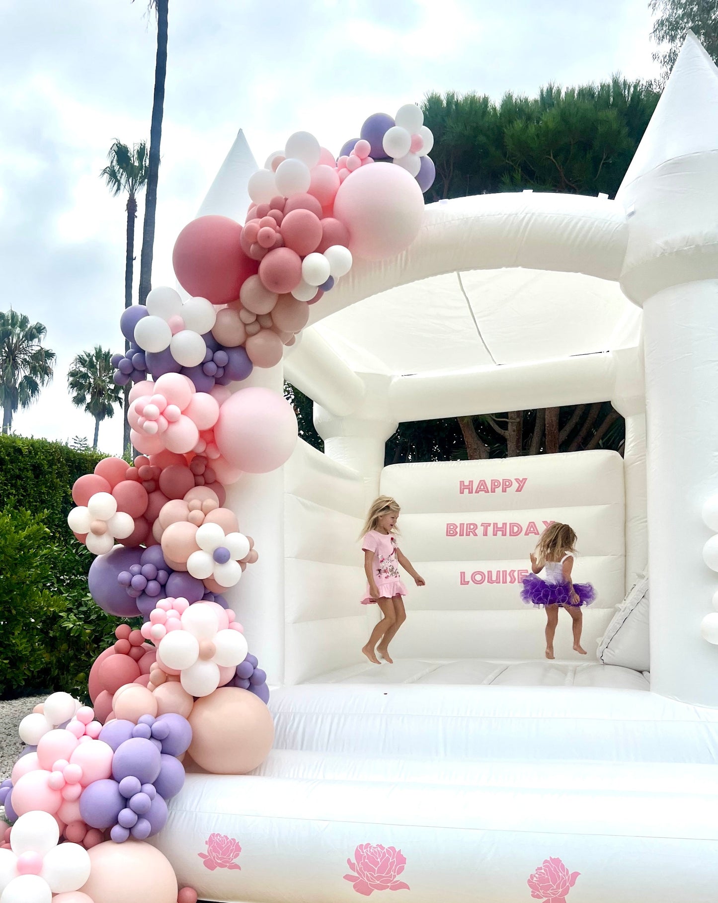 Calabasas Bounce House, party rental, White Bounce House Los Angeles, White Bounce House ventura county, party rental los angeles, party rental ventura county, bounce house calabasas, kids party los angeles, kids party los angeles, calabasas party rentals, Malibu bounce house, malibu party rentals, malibu kids party