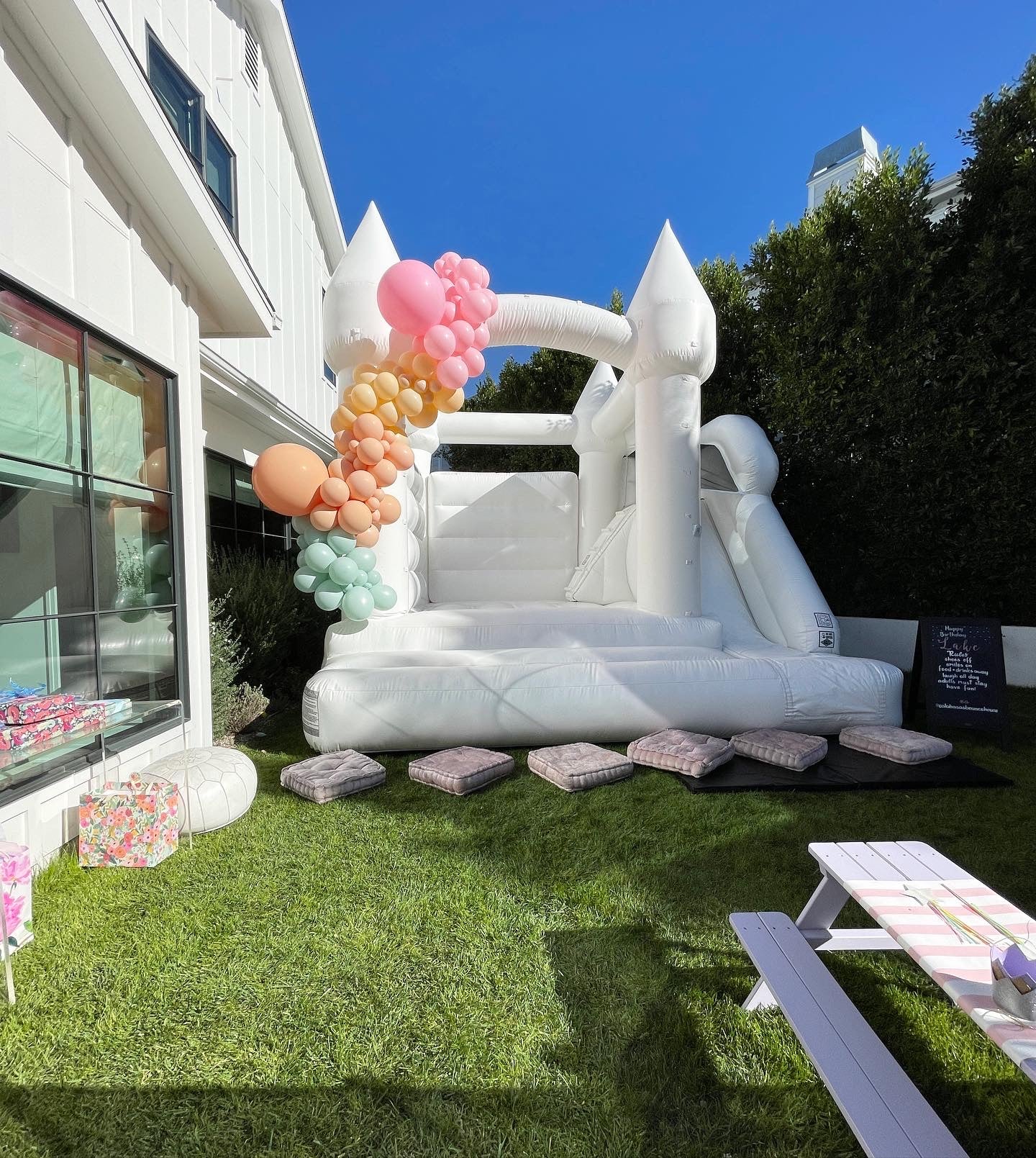 Calabasas Bounce House, party rental, White Bounce House Los Angeles, White Bounce House ventura county, party rental los angeles, party rental ventura county, bounce house calabasas, kids party los angeles, kids party los angeles, calabasas party rentals, Malibu bounce house, malibu party rentals, malibu kids party