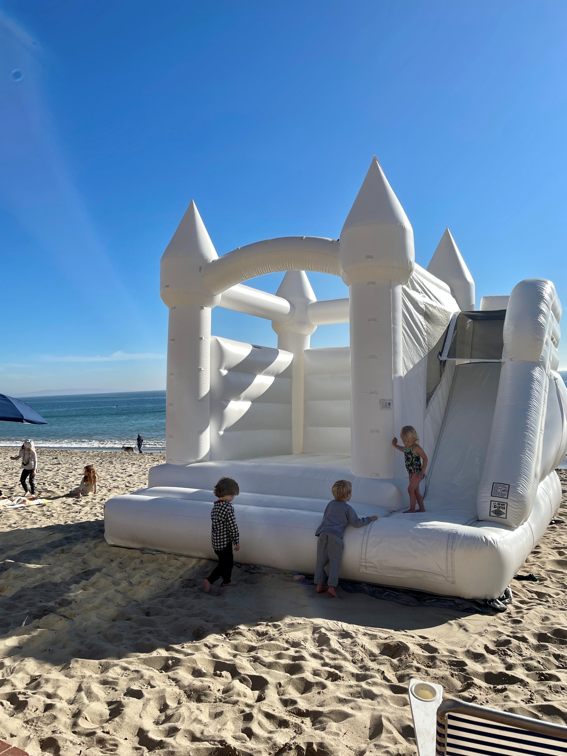Calabasas Bounce House, party rental, White Bounce House Los Angeles, White Bounce House ventura county, party rental los angeles, party rental ventura county, bounce house calabasas, kids party los angeles, kids party los angeles, calabasas party rentals, Malibu bounce house, malibu party rentals, malibu kids party